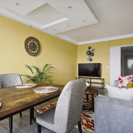 Apartmán Chic And Spacious Apart With Parking