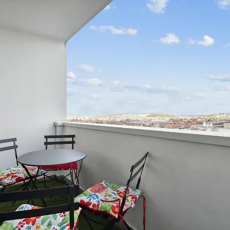 Chic And Spacious Apart With Parking Apartmán Jouarre