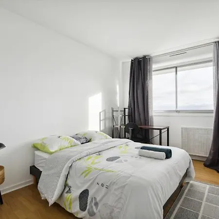 Chic And Spacious Apart With Parking *