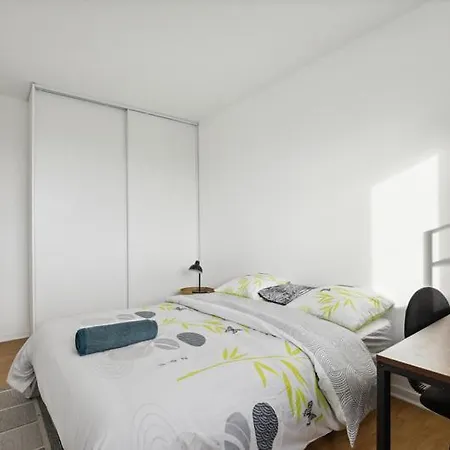 Chic And Spacious Apart With Parking Apartmán